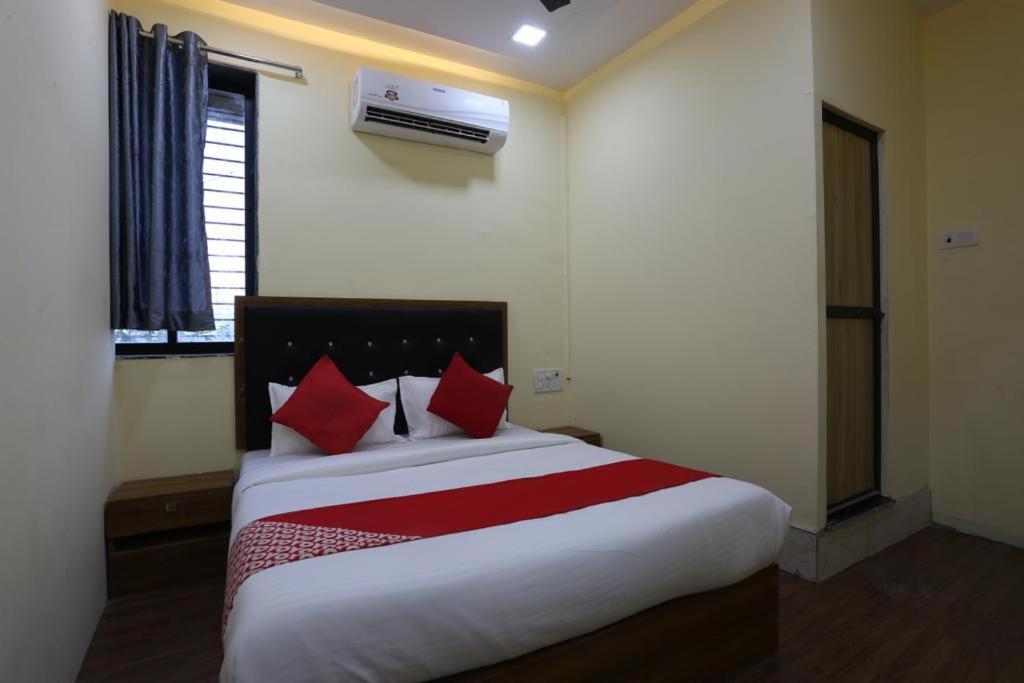 Hotel Crown Goregaon Mumbai, Mumbai